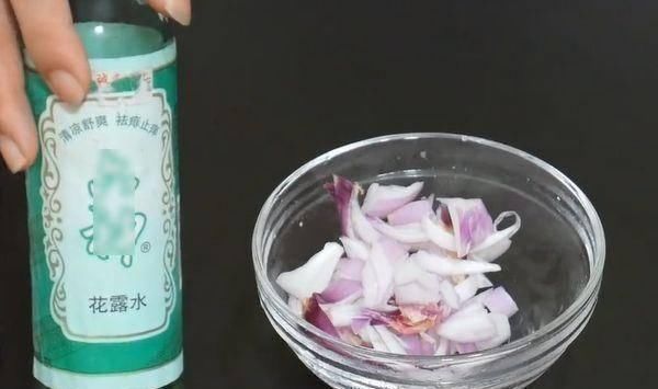 妙用|把花露水倒在洋葱上,这妙用花钱都买不到,省钱又实用