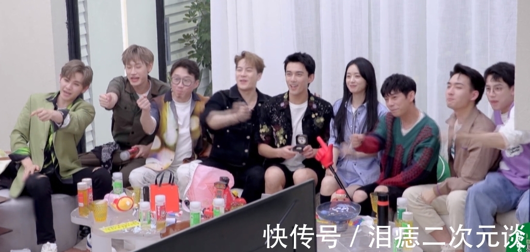 传闻中的陈芊芊|女明星有多会养生?赵丽颖随身携带保温杯,赵露思拎大水壶做节目