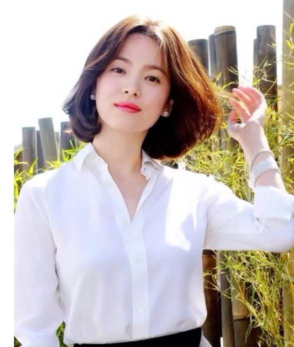 羊毛卷 真正会打扮的女人,通常会留的“5种”发型,轻松遮盖发际线问题