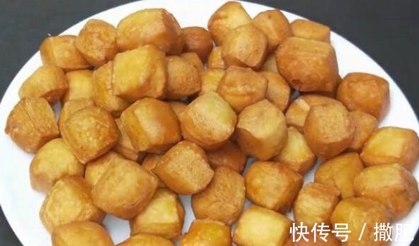 2碗面粉1个鸡蛋,做家人爱吃的小零食,焦香酥脆,上桌就吃光