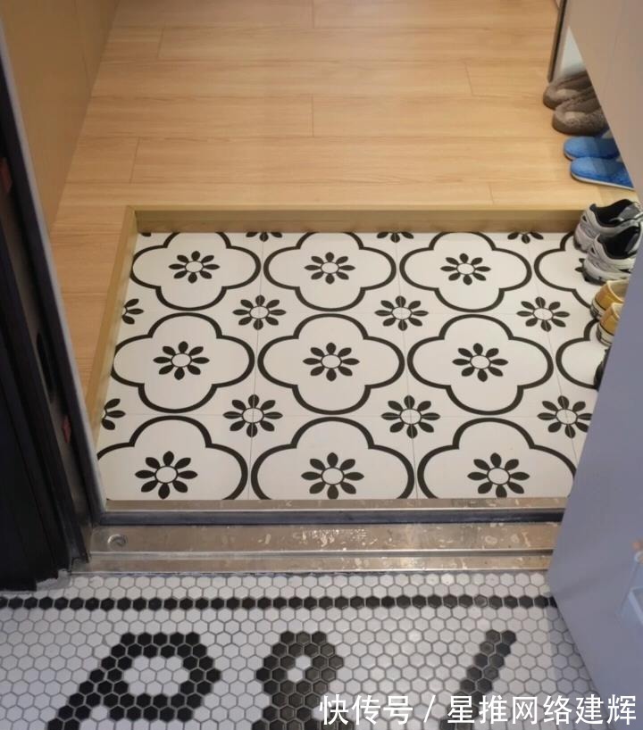 晾衣杆|年轻小夫妻的“穷装”新家，干净整洁，网友：“越简单，越幸福”