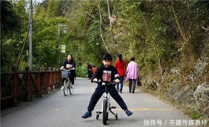 老年|美翻了！贵阳花溪湿地公园，骑行山水田园间