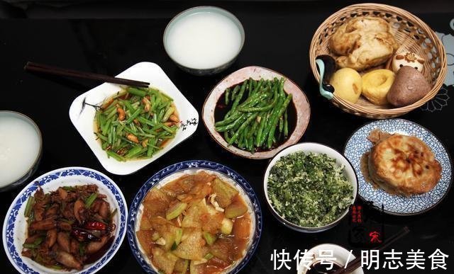 午餐五菜一粥,老公不需要大鱼大肉,天天这样吃我就很知足