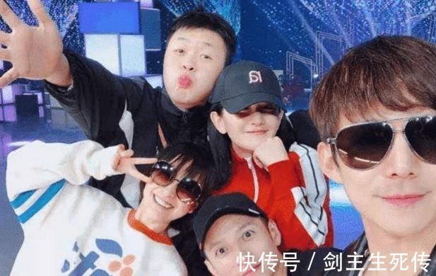 因?yàn)樗麃?lái)快本差點(diǎn)被停播,連何炅都忍不住爆粗口:眼瞎了嗎請(qǐng)他來(lái)