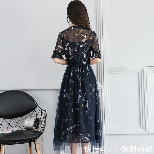 印花|唯美雪纺连衣裙，配上一双高跟凉鞋，今夏，尽显青春潮流范