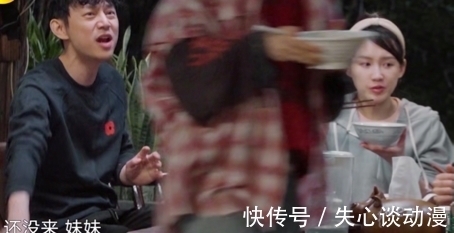 张子枫|蘑菇屋嘉宾吃饭太拥挤，张子枫下意识的高级素养，是装不出来的