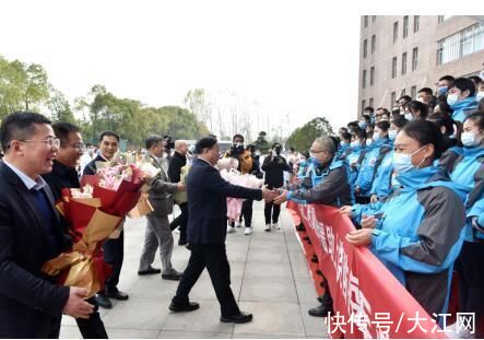 援助|南昌大学二附院援助上饶防疫医疗队平安凯旋欢迎仪式隆重举行