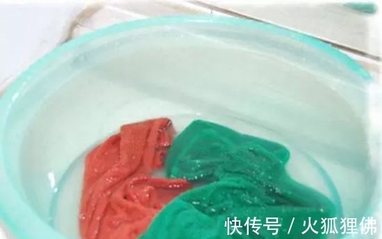 抹布满是油污也别担心，教你一个小方法，不用清洁剂就能洁净如此