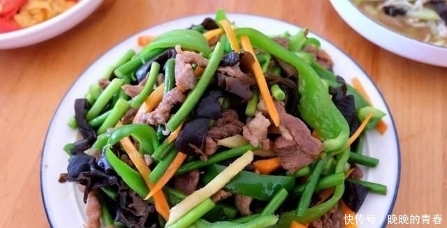 老公|老公孩子去爬山,打车也要回家吃午饭,说妈妈做的饭菜有家的味道