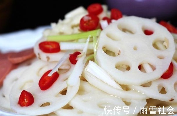 大厨|凉拌藕片总发黑怎么办大厨教你2招,藕片洁白如雪,香脆爽口!