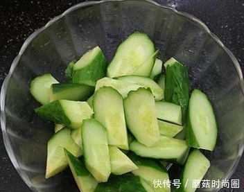 黄瓜|饭店偷学来的拌黄瓜技巧果然不一样,竟这么好吃,原来要加这个!
