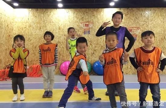 孩子|幼儿园孩子午睡,老师发现一个扣子交给园长,园长:让家长来吧