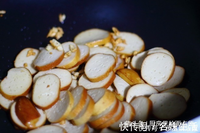 它是“血管清洁剂”，隔天炒一盘，血管不堵，皮肤细腻，小腹平坦