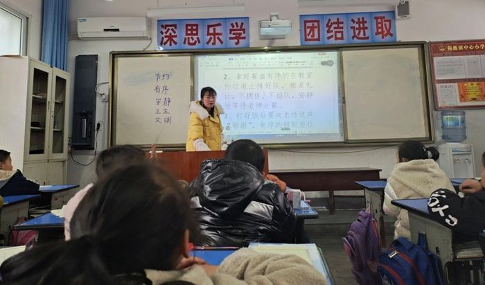 强化文明用餐，倡导安静就餐——镇巴县简池镇中心小学开展文明用餐主题班会