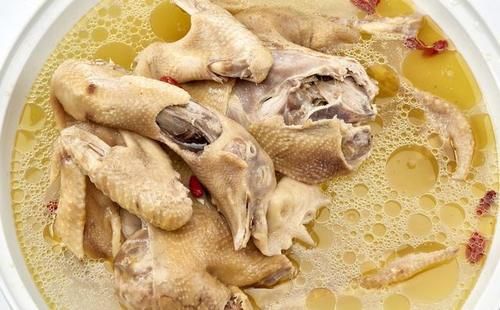 鸡汤|炖鸡最忌讳“这3种调料”,要是不小心加错,鸡汤不鲜,腥味还重