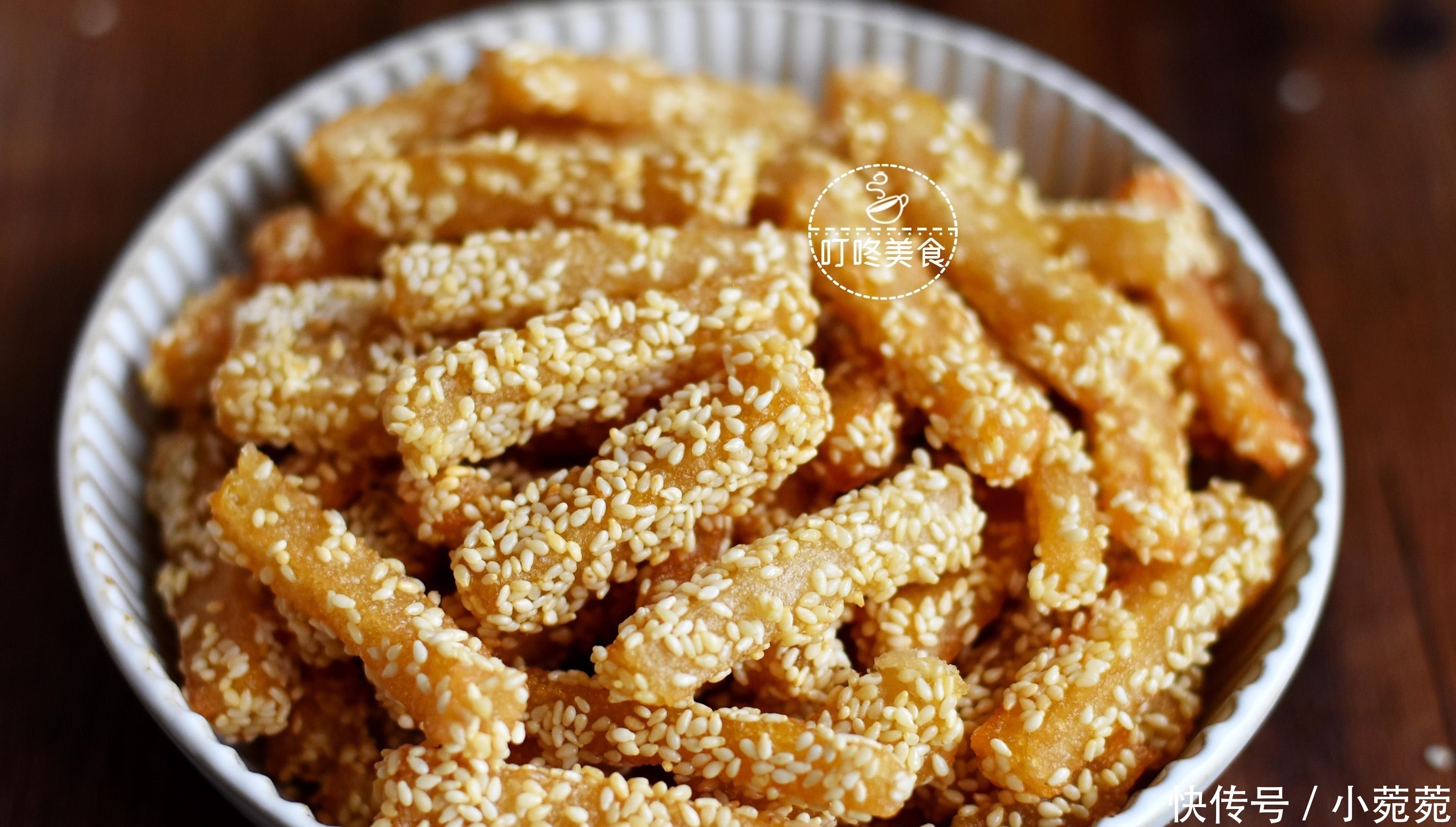 年糕别光炒着吃了,2分钟教你新吃法,又香又糯,全家人抢着吃