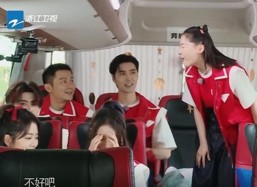 金婧录《奔跑吧》和蔡徐坤互动频繁，两次避嫌的方式很高级