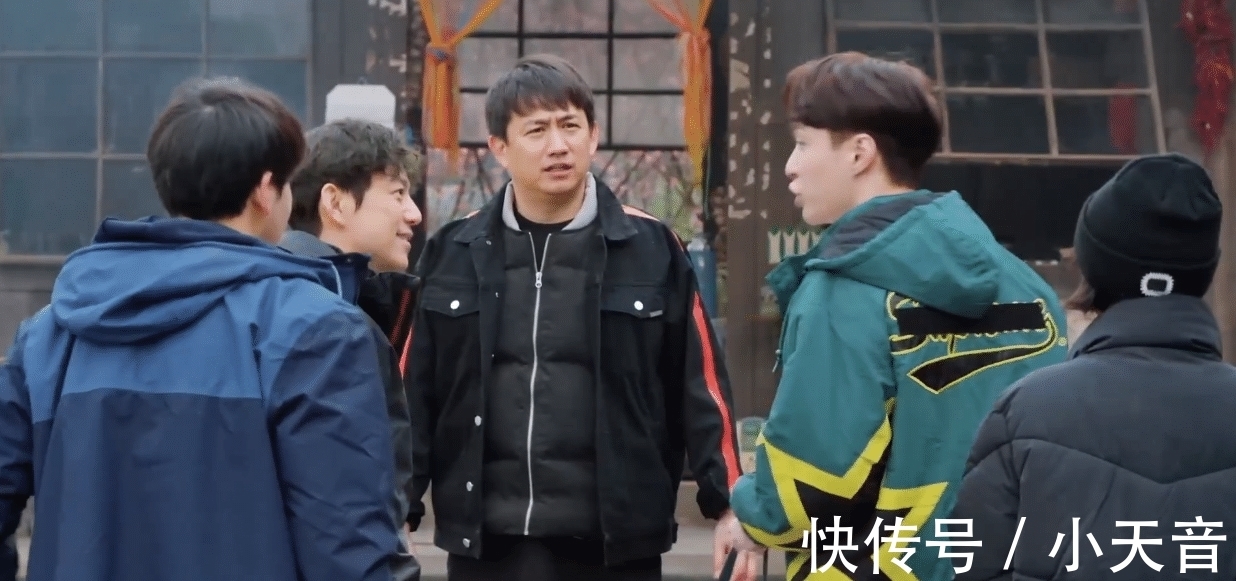 艺兴|张艺兴带5斤生牛肉，骗导演说是音响蒙混过关，黄磊爬窗“偷”食材