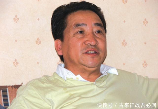 为曲艺界|姜昆书法烂不烂?他的书法每尺一万元,明星效应下的畸形产物?