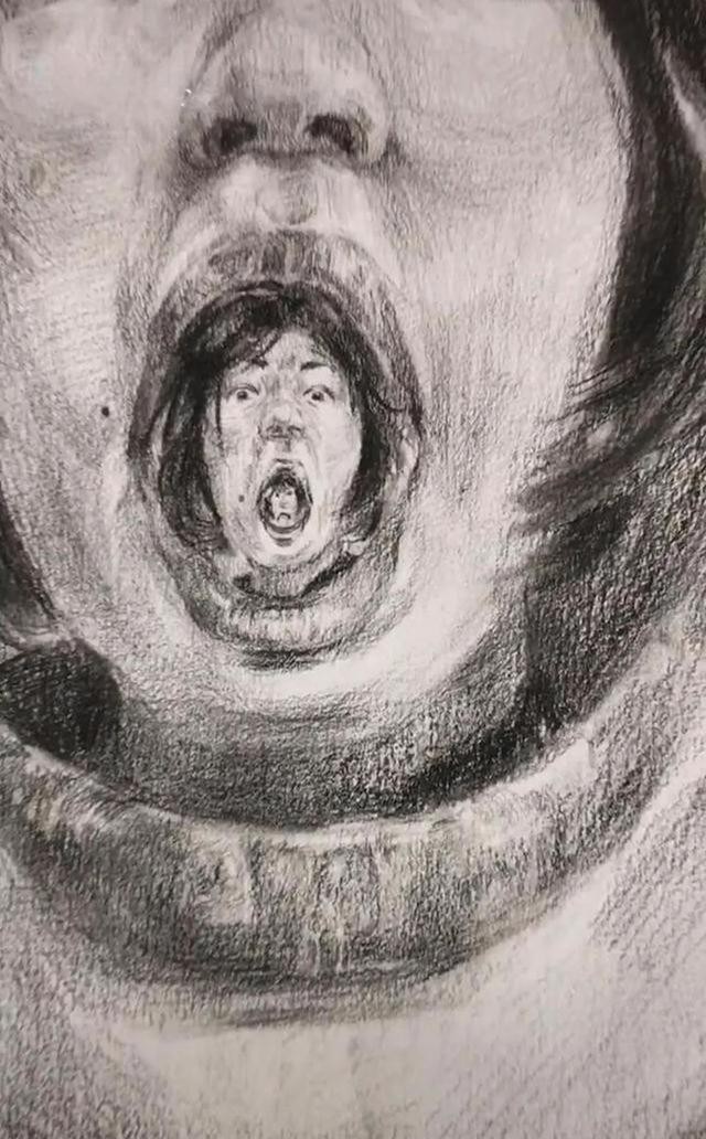 作品|美术生创作素描作品的时候,居然在嘴巴里画人,实在让人没想到