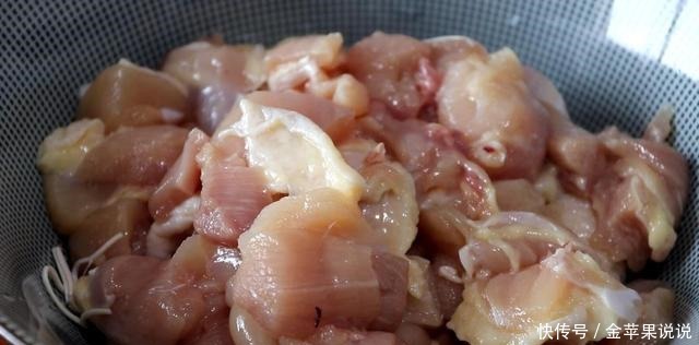 这是鸡腿的特别做法,不要焯水不用过油,味道比饭店做的都好吃