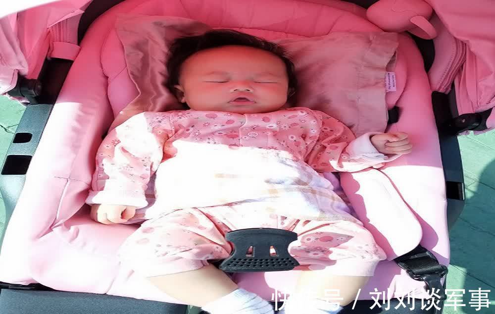 危险|把宝宝放在婴儿车里“万无一失”？不留心小细节，娃将躺在危险中
