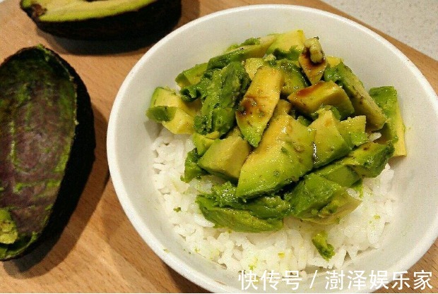 牛油果|牛油果营养不会挑教你3个妙招挑牛油果,挑到成熟好吃不变质