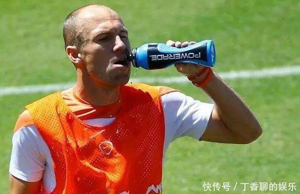 中年|运动员喝饮料,为何会立马吐出来?这种饮料常人难得一见!