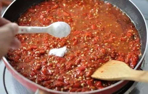 原来做辣椒酱这么简单?秘方做法分享给你,香辣可口,1年不会坏