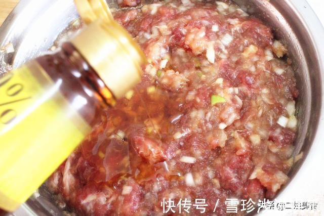 厨师|牛肉洋葱馅好吃的秘诀,教您老厨师的配方,鲜嫩多汁,真解馋