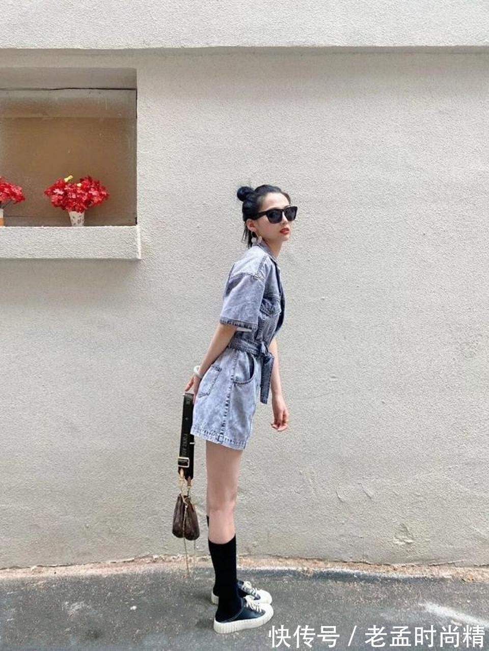 搭配 路人街拍,搭配连体牛仔短裤,俏皮可爱又时髦