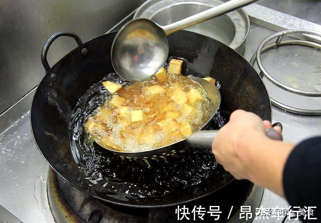 油温|红薯别只会烤着吃了，试试这道麻脸红薯，酥脆甜糯，越吃越想念