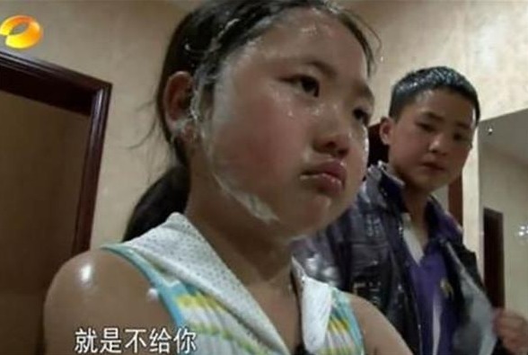  奶奶|参加《变形计》得了公主病，回农村老家逼奶奶买沐浴露，令人唏嘘