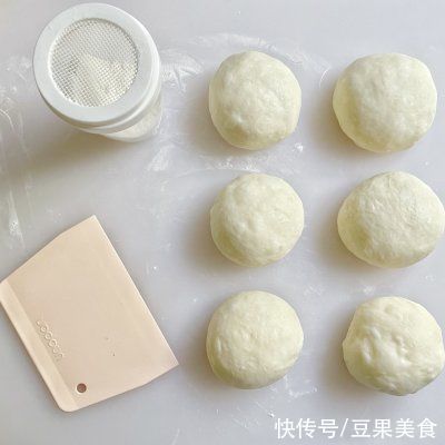 鲜酵母|黄油软餐包别再炒着吃，学我这样做，孩子抢着吃