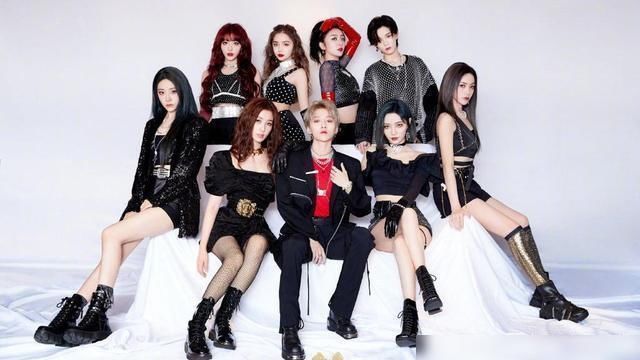 同是06届超女,尚雯婕是蔡徐坤等人的伯乐,许飞却被杜华要求换歌