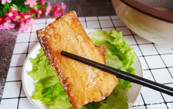 炸带鱼,裹粉还是挂糊?大厨教你做法,鲜嫩酥脆又入味,还没腥味