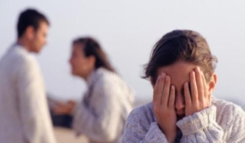 带娃|“爸爸带娃等地铁的站姿”火了,网友言传身教才是最好的教育