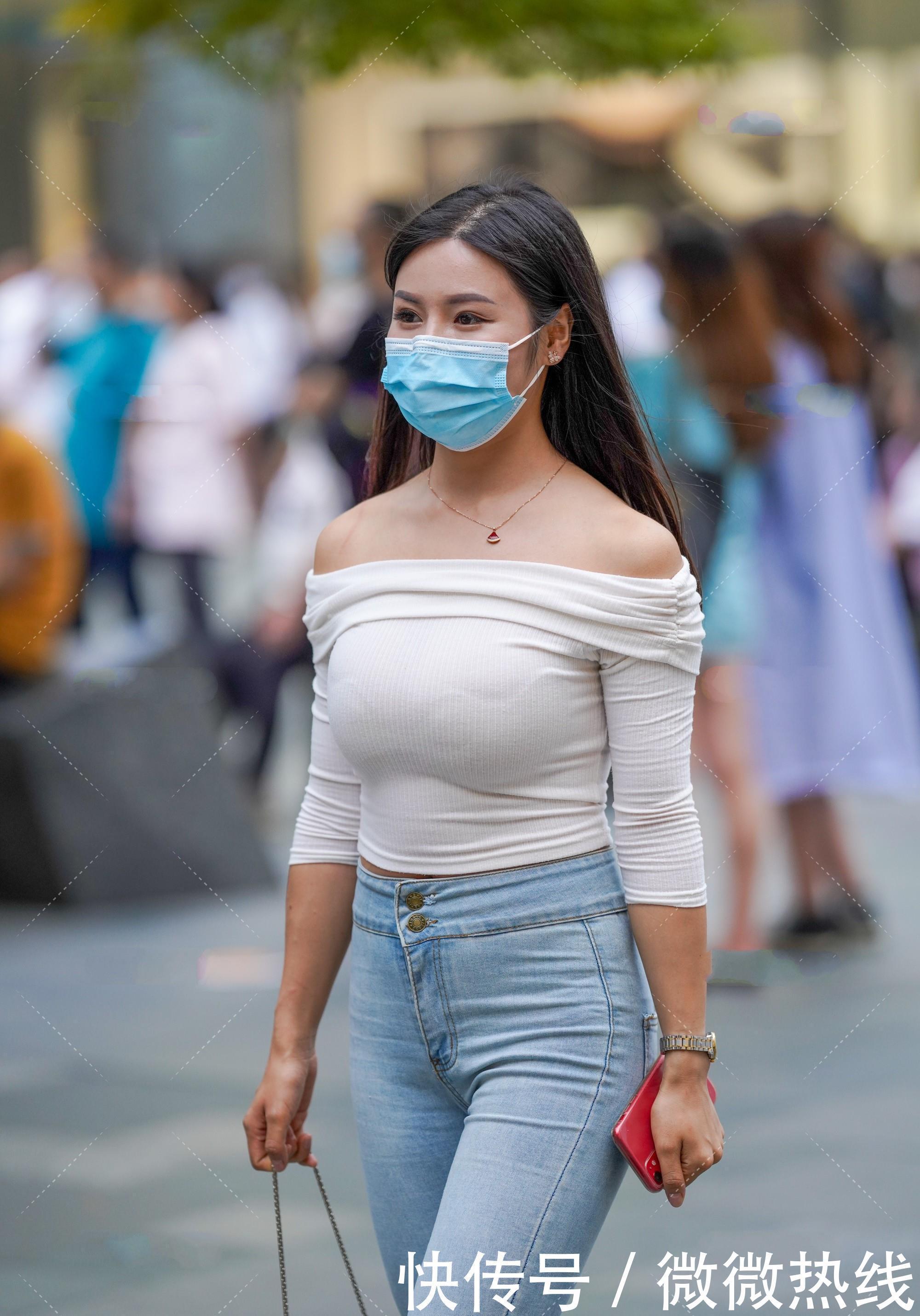 牛仔|一字领露肩短袖搭高腰牛仔直喇叭裤,时髦耐看,显瘦显高