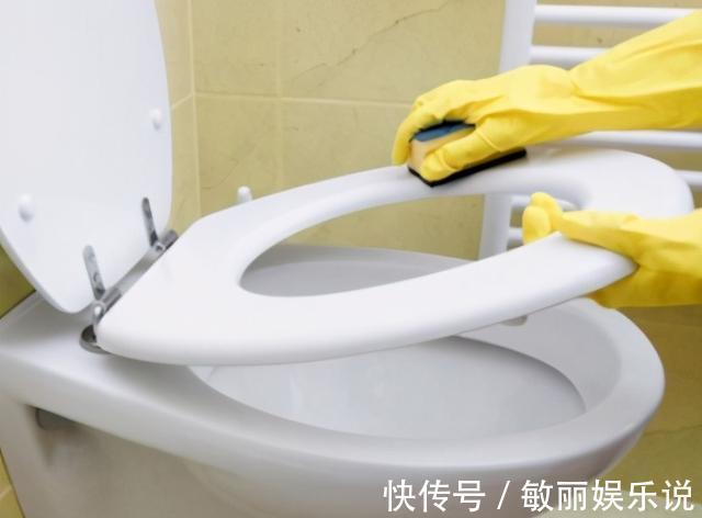 马桶用完后,马桶圈要扶起来吗?用对方法,卫生间才能干净卫生