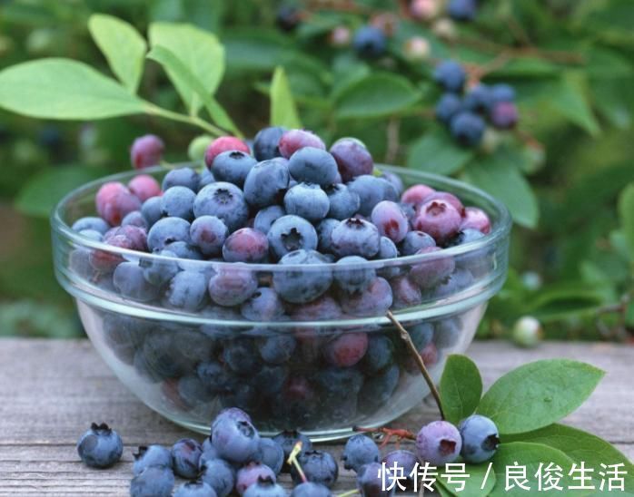 维生素c|皱纹最怕的4种食物，女人每天吃一点，皮肤紧致更显年轻态