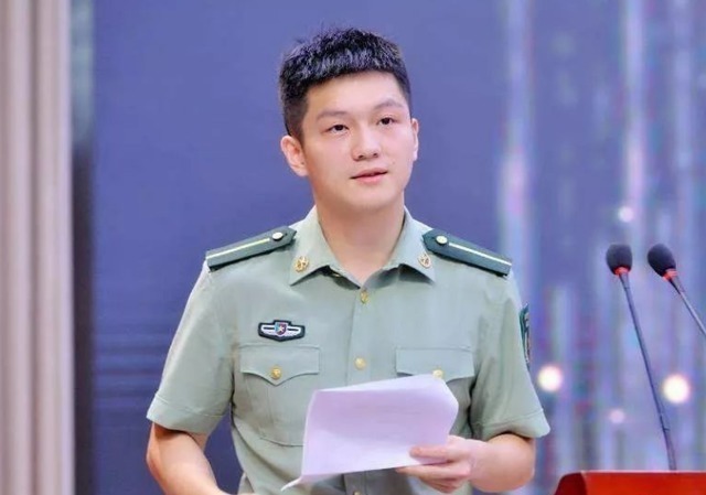 小朋友|太像了!翻版小樊振东走红,打球两年偶像小胖,网友:赶紧认亲