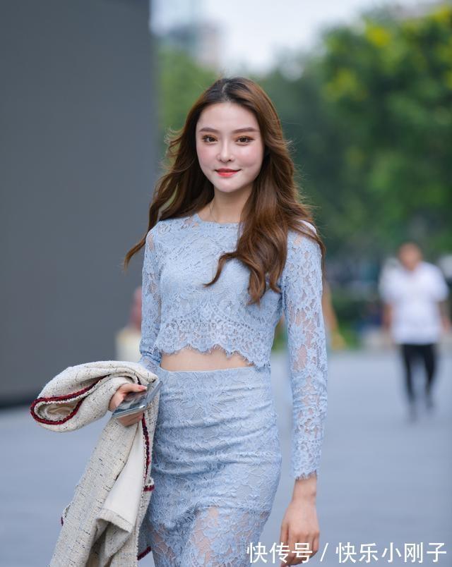 膝盖 连衣裙的穿搭少女感十足,拥有了气质与优雅,女人味十足