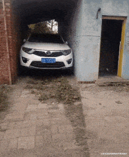 |搞笑GIF：妹子跟了我吧，这样的男友不能要啊！