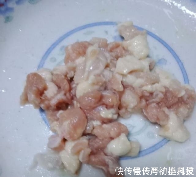 它是天然“黄体酮”,隔三差五吃,淡化皱纹,美白防色斑