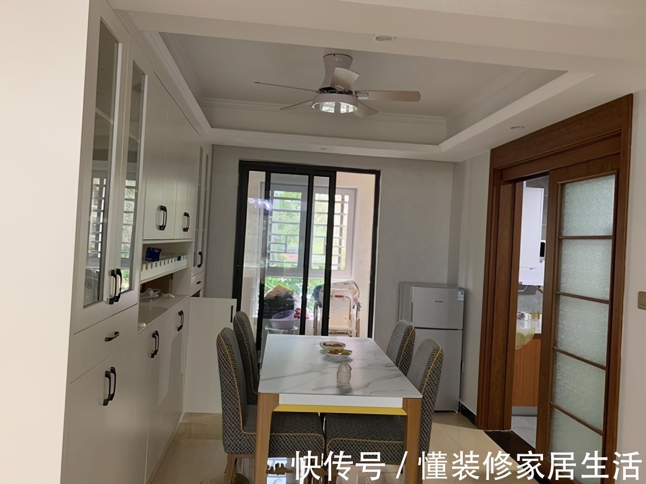 飘窗|简单装修的新房完工,就差软装布置,入户温馨大气,简约风很迷人