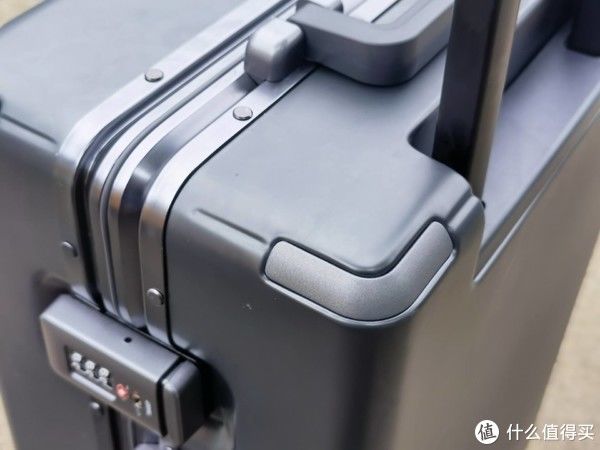 轮子|出差旅行必备好物，地平线8号Power 系列登机箱简评