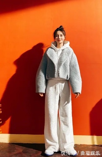 羊羔绒 “羽绒服”失宠了,今年最流行的外套是“它”,保暖时髦还减龄