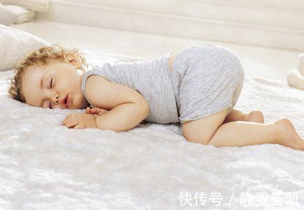 宝宝|宝宝因“睡姿”走红，睡出了称霸舞林的气势，网友望尘莫及