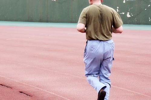 运动方式|每天坚持跑步，是养生，还是伤膝盖的？看看50岁阿姨的亲身经历