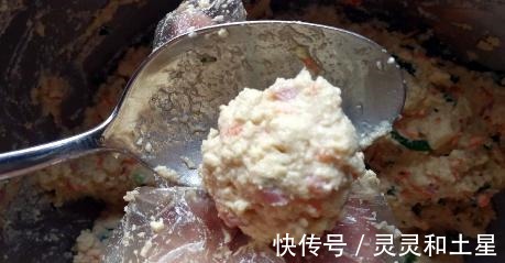 豆腐丸子|炸肉丸时,别再加淀粉了,多加这样东西,肉丸不松散!